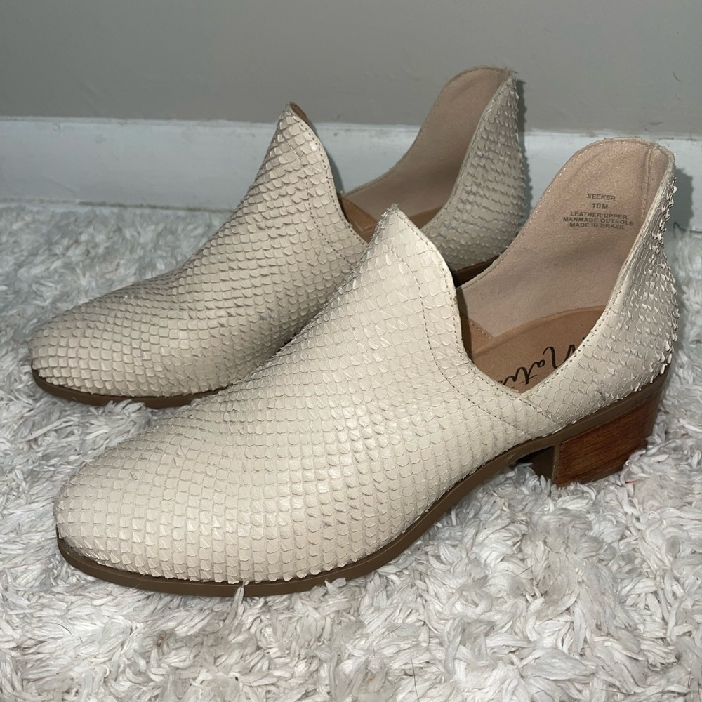 Women’s booties. Never worn